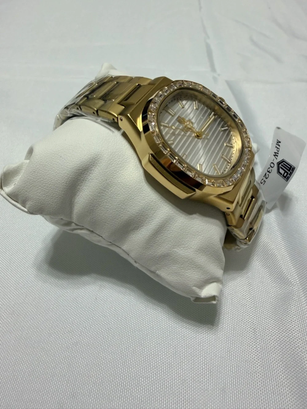 Montres Prestige by Invicta. Gold Tone Men's Bracelet Watch with Crystal Bezel